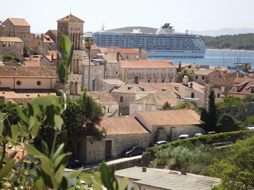 Guest House Vuljan Hvar Town Exterior foto